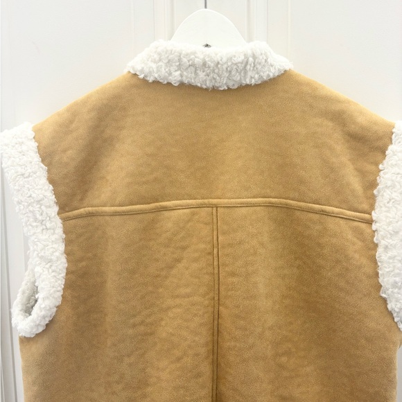 Tuckernuck Hyacinth House Tan Shearling Crosby Vest L - Picture 9 of 13